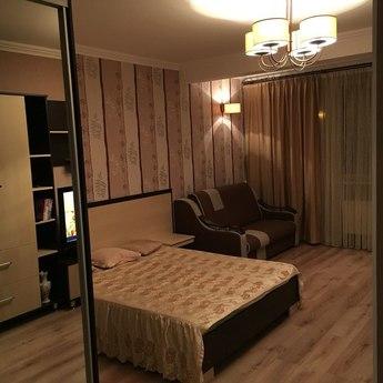 Yeni bir evde 1 yatak odalı daire, Yuzhny - günlük kira için daire