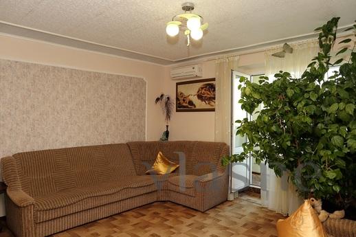 Затишна 1 кімнатна квартира у моря, Бердянськ - квартира подобово