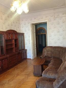 Cozy and bright apartment in 15 minutes walk to st. Deribaso