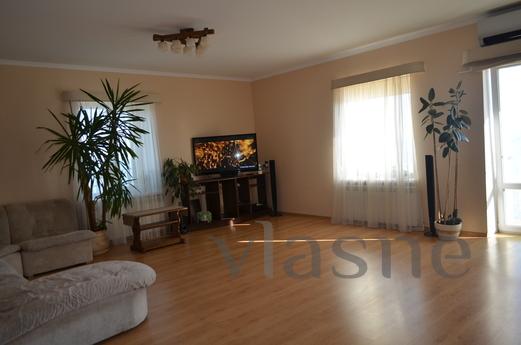 Exclusive apartment with sea view, Berdiansk - apartment by the day