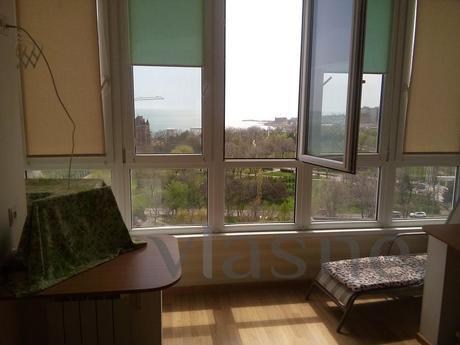 Bright and cozy apartment with a splendid sea view. For 1-2 