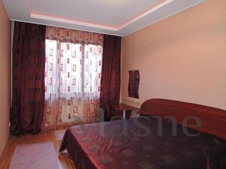 2-bedroom apartment in the center, Kemerovo - günlük kira için daire