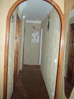 rahat bir 2 yatak odalı daire kiralamak, Berdiansk - günlük kira için daire