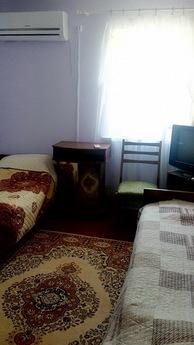 Rooms by the sea (10 m beach), Berdiansk - apartment by the day