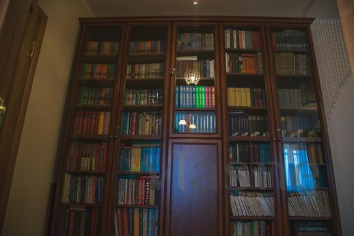 Apartment with a chic library, Astana - apartment by the day