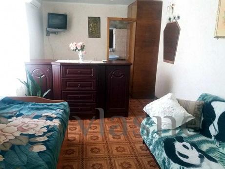 Apartment with a courtyard, Center, 3 mi, Berdiansk - apartment by the day
