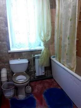 Apartment with a courtyard, Center, 3 mi, Berdiansk - apartment by the day