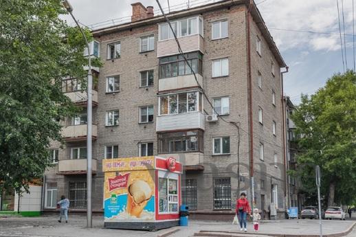 2 square meters near the shopping center, Novosibirsk - günlük kira için daire