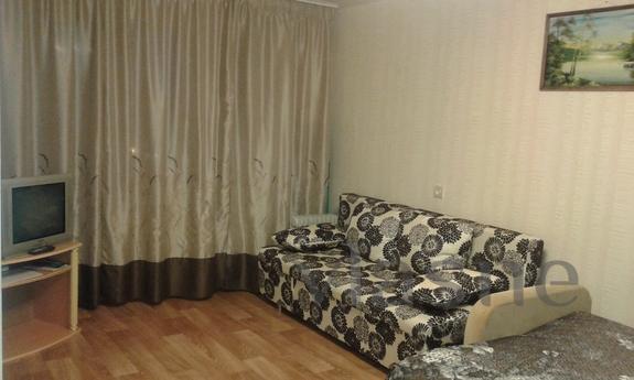 Cozy, warm apartment on Victory Avenue, Челябінськ - квартира подобово