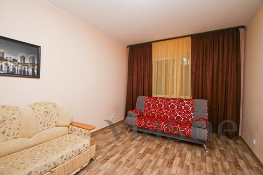 A large 2 bedroom apartment, Surgut - apartment by the day