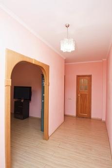 Comfortable apartment in the center, Surgut - günlük kira için daire