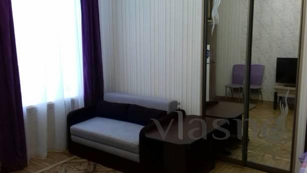 Apartment on French Boulevard, Odessa - apartment by the day