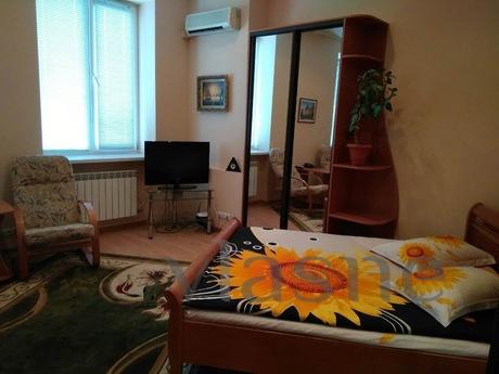 Rent an apartment in the heart of Kiev near the metro Zoloti