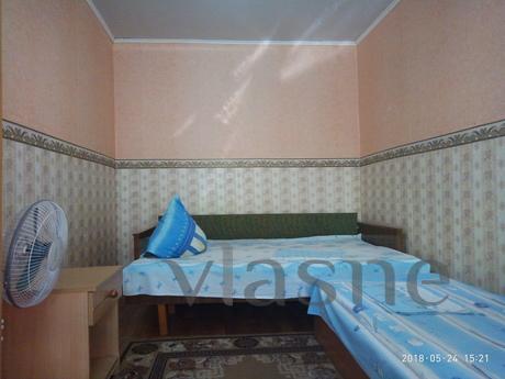 Cozy accommodation, 5 minutes from the s, Berdiansk - mieszkanie po dobowo