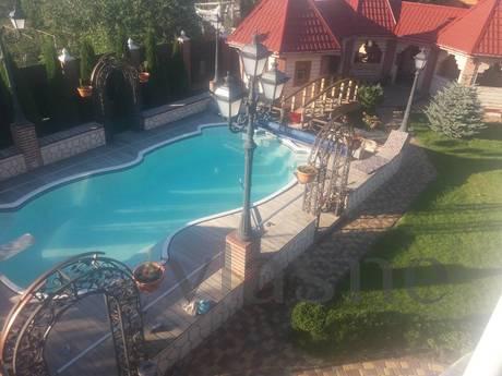 House with a swimming pool at the Champi, Boiarka - mieszkanie po dobowo