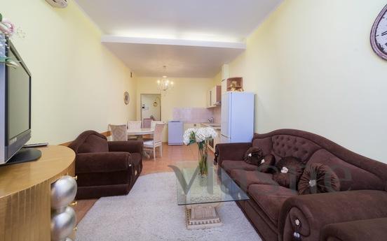The apartment is located at the 6th station of B. Fontana, a