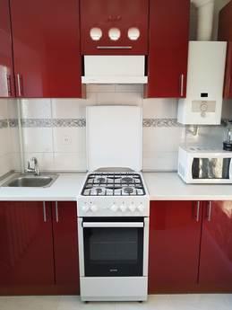 3 bedroom apartment in Berdyansk, Berdiansk - apartment by the day