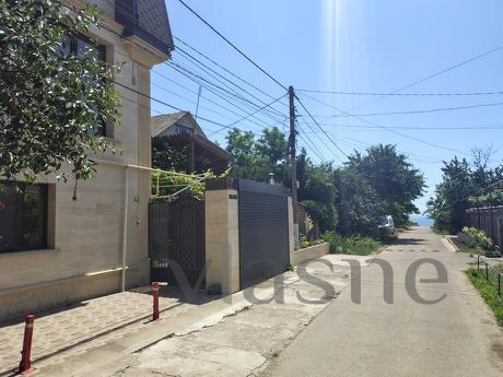 Мини гостиница 2018 года постройки у самого спуска к морю , 