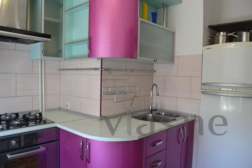 3 bedroom apartment in the center, Berdiansk - apartment by the day
