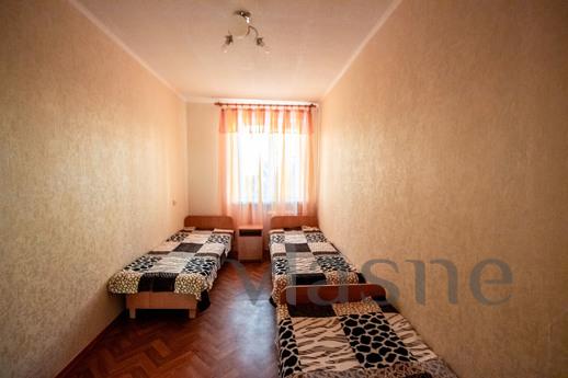 TWO BEDROOM APARTMENT 10 MINUTES TO SEA, Sudak - apartment by the day