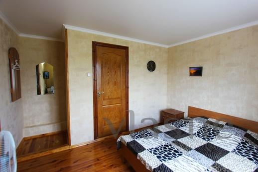 СУДАК. Затишний Будиночок ДЛЯ ДВОХ ЛЮДЕЙ, Судак - квартира подобово