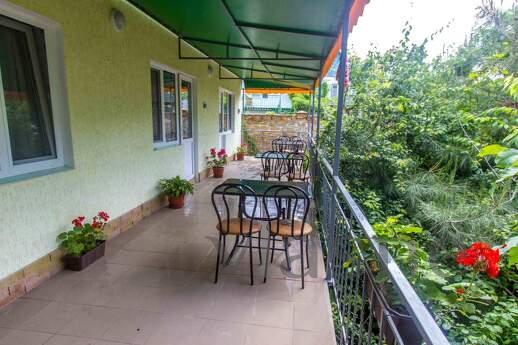 СУДАК. ГОСТЬОВИЙ БУДИНОК 'ПРОХЛАДА, Судак - квартира подобово