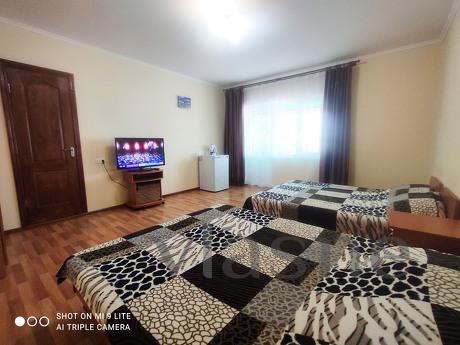 СУДАК. ГОСТЬОВИЙ БУДИНОК 'ПРОХЛАДА, Судак - квартира подобово