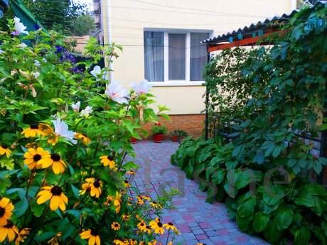 СУДАК. ГОСТЬОВИЙ БУДИНОК 'ПРОХЛАДА, Судак - квартира подобово