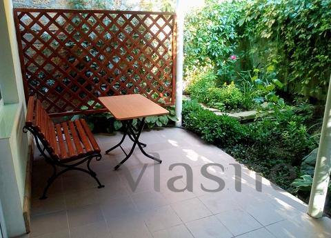 СУДАК. ГОСТЬОВИЙ БУДИНОК 'ПРОХЛАДА, Судак - квартира подобово