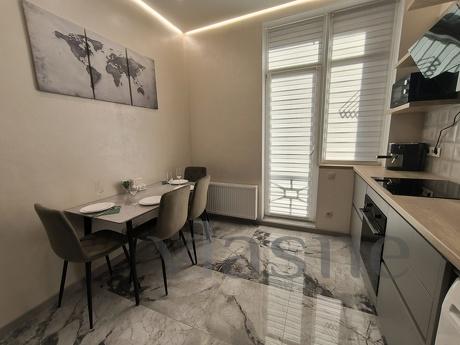 New! I will rent out MY spacious 1-room apartment in Arcadia