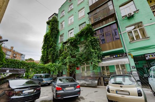 Apartment with 2 bedrooms on Tolstoy, Kyiv - mieszkanie po dobowo