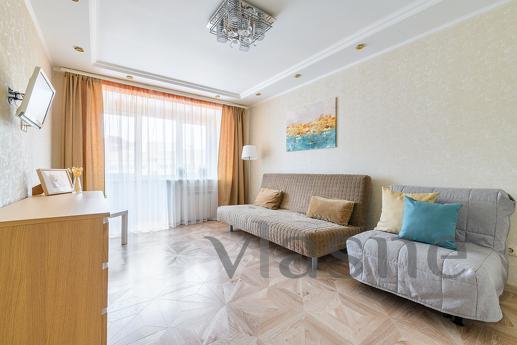 1-bedroom apartment directly opposite the Federal Center. Al