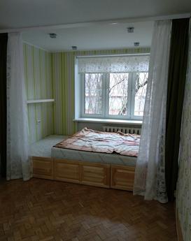 Rent 2-room apartment in excellent condition. For a day. The