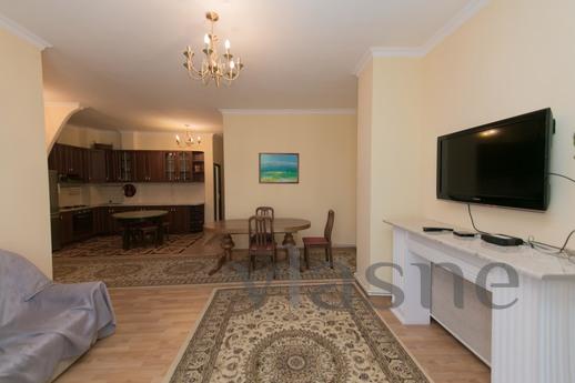 4-bedroom in the center of the capital, Astana - günlük kira için daire
