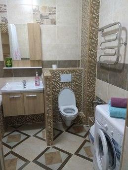 2 BR apartment in the center, Aktobe - günlük kira için daire