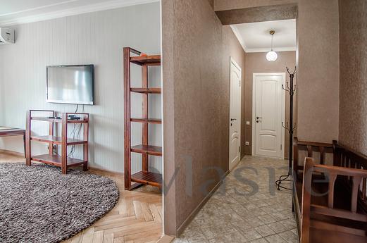 Retro style apartment in the city center, Kyiv - apartment by the day