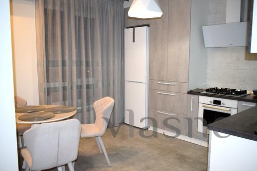 Nice apartment renovated in a new house. The apartment has e