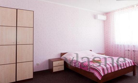 Large 2-bedroom, 5 min metro Pozniaky, Kyiv - günlük kira için daire