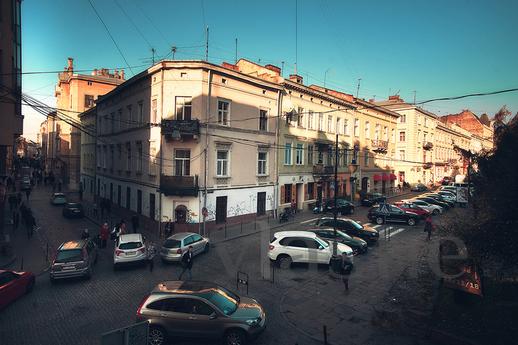 Rahat 2-com. Meydanın yakınında. pazar, Lviv - günlük kira için daire