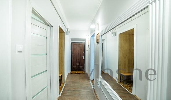 Merkezinde rahat 2 yatak odalı daire, Lviv - günlük kira için daire
