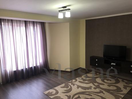 2k apartment in a new building, center, Uzhhorod - apartment by the day