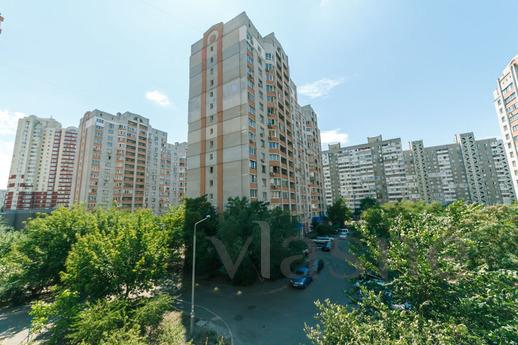 Large apartment on Urlovskaya street, Kyiv - mieszkanie po dobowo