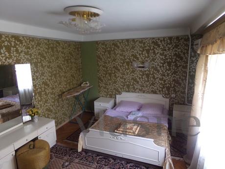 4-комнатные апартаменты с 3-мя спальнями, Киев - квартира посуточно