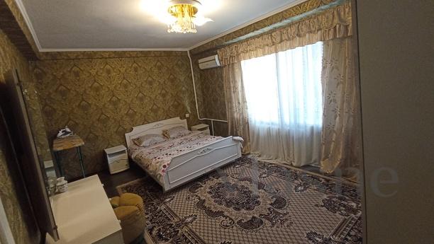 4-BR apartment with 3 bedrooms, Kyiv - apartment by the day