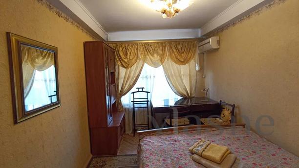 4-кімнатні апартаменти з 3-ма спальнями, Київ - квартира подобово