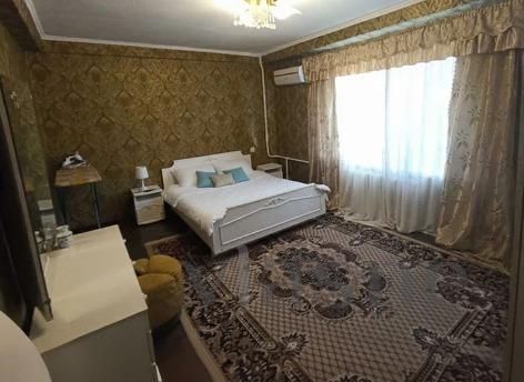 4-кімнатні апартаменти з 3-ма спальнями, Київ - квартира подобово