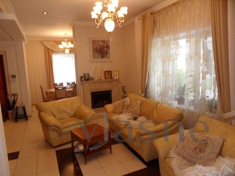 A house for rent Romashkova, Odessa - apartment by the day