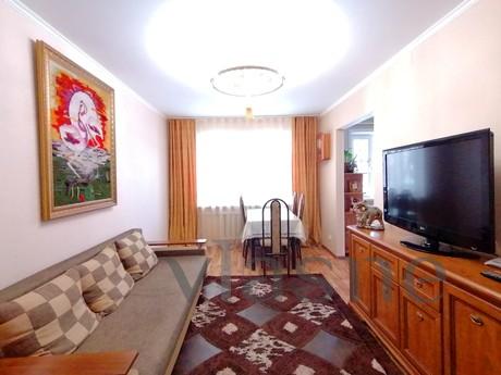 Cozy apartment with massage chair, Karaganda - günlük kira için daire