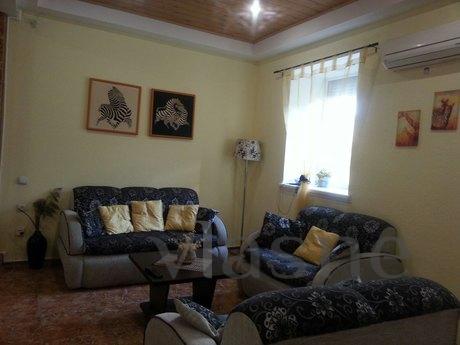 Rent 3 rooms. apartment in the center of, Alushta - mieszkanie po dobowo