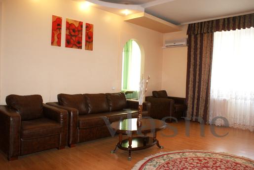 3 bedroom  apartment, Kyiv - apartment by the day